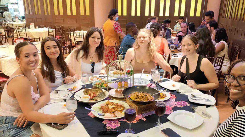 Welcome and farewell dinners showcasing local cuisine Singapore
