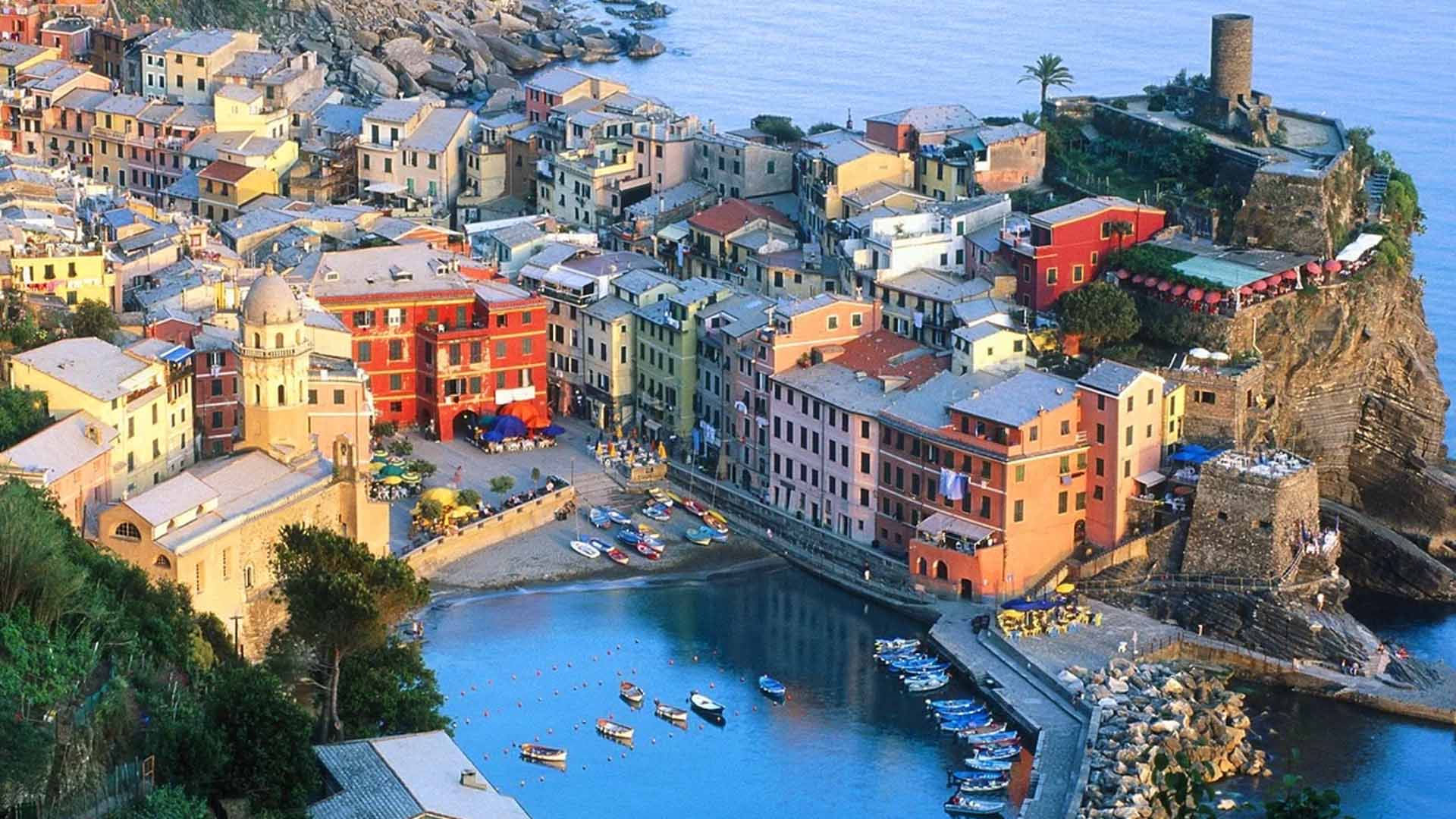 Free weekends for independent travel — with options like Viareggio beach and the Cinque Terre