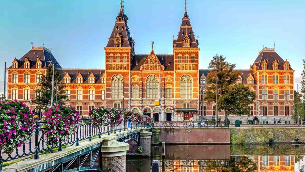 Human Diversity Study Abroad in Amsterdam: Identity, Memory, and Belonging