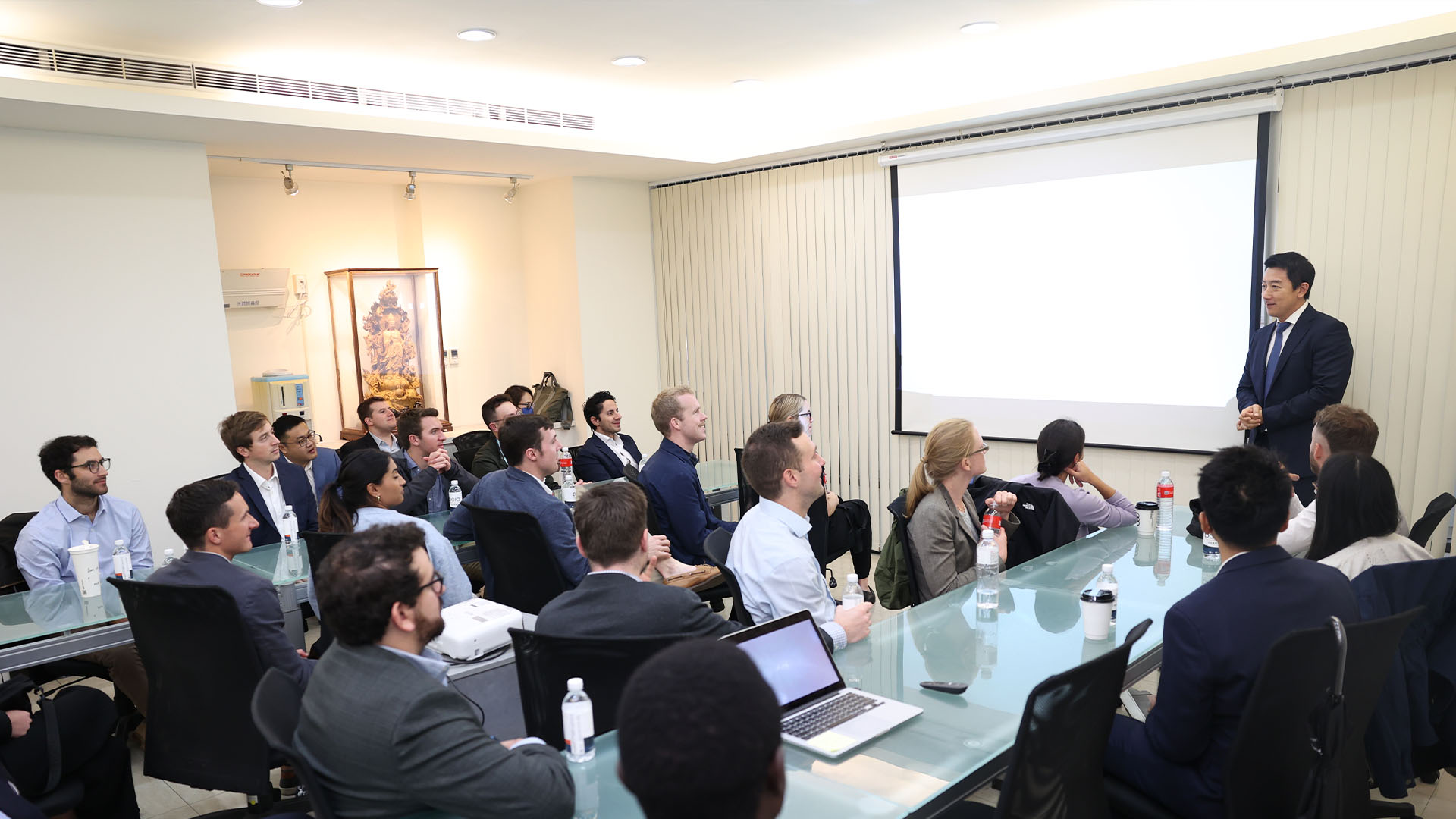 A meeting with innovative Taiwanese start-ups and a startup accelerator