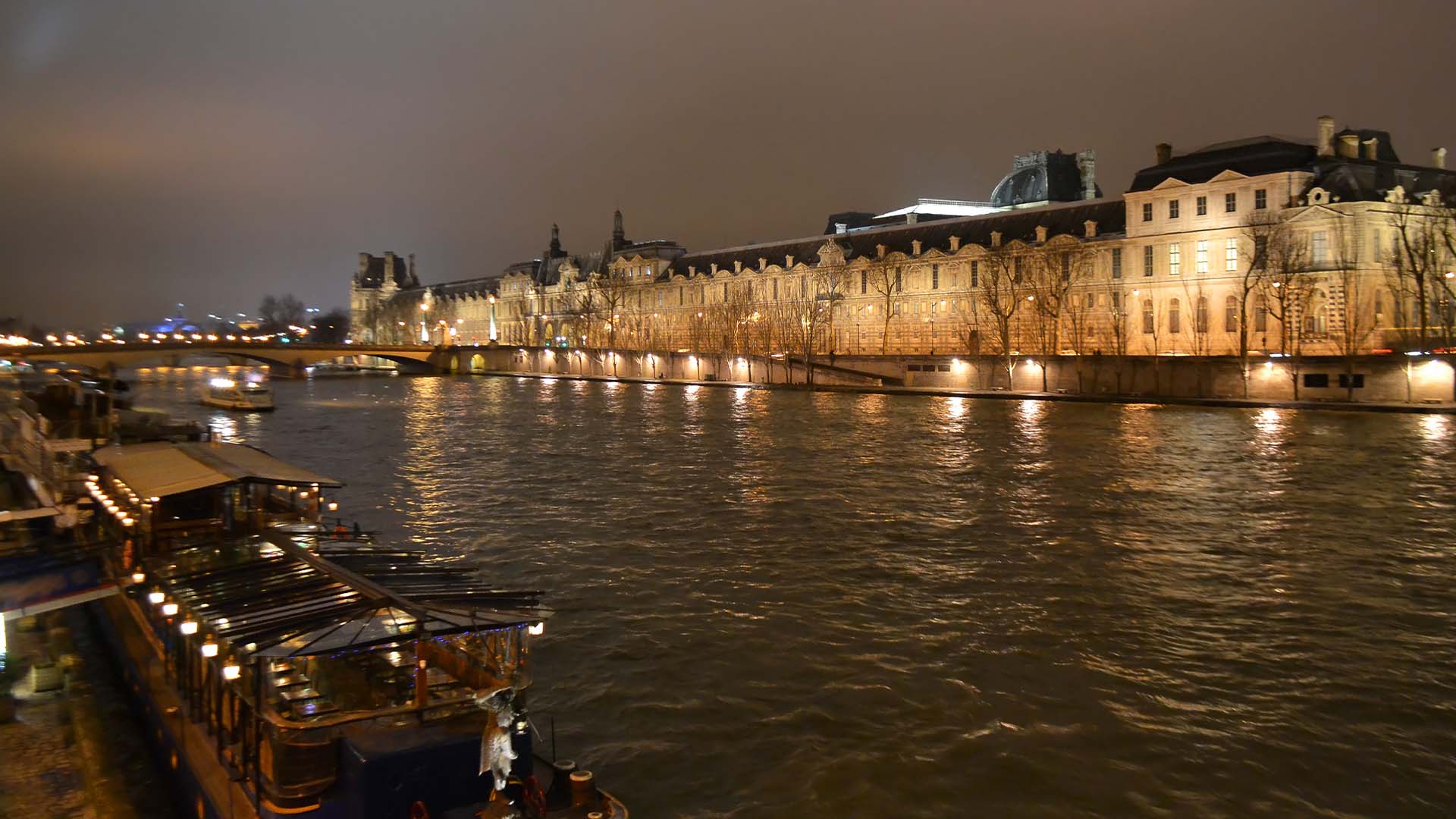 A farewell dinner cruise on the Seine