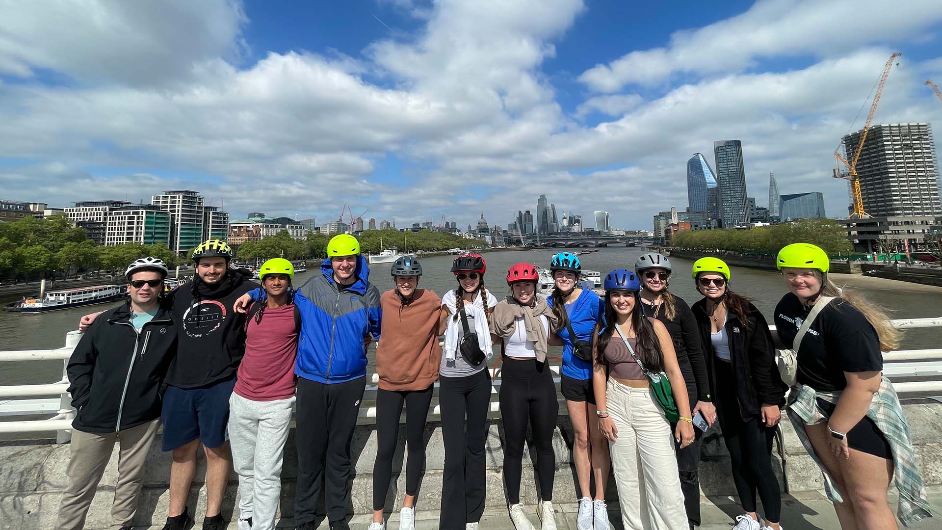 A guided bike tour of central London, past Buckingham Palace, St. Paul's Cathedral and the Houses of Parliament