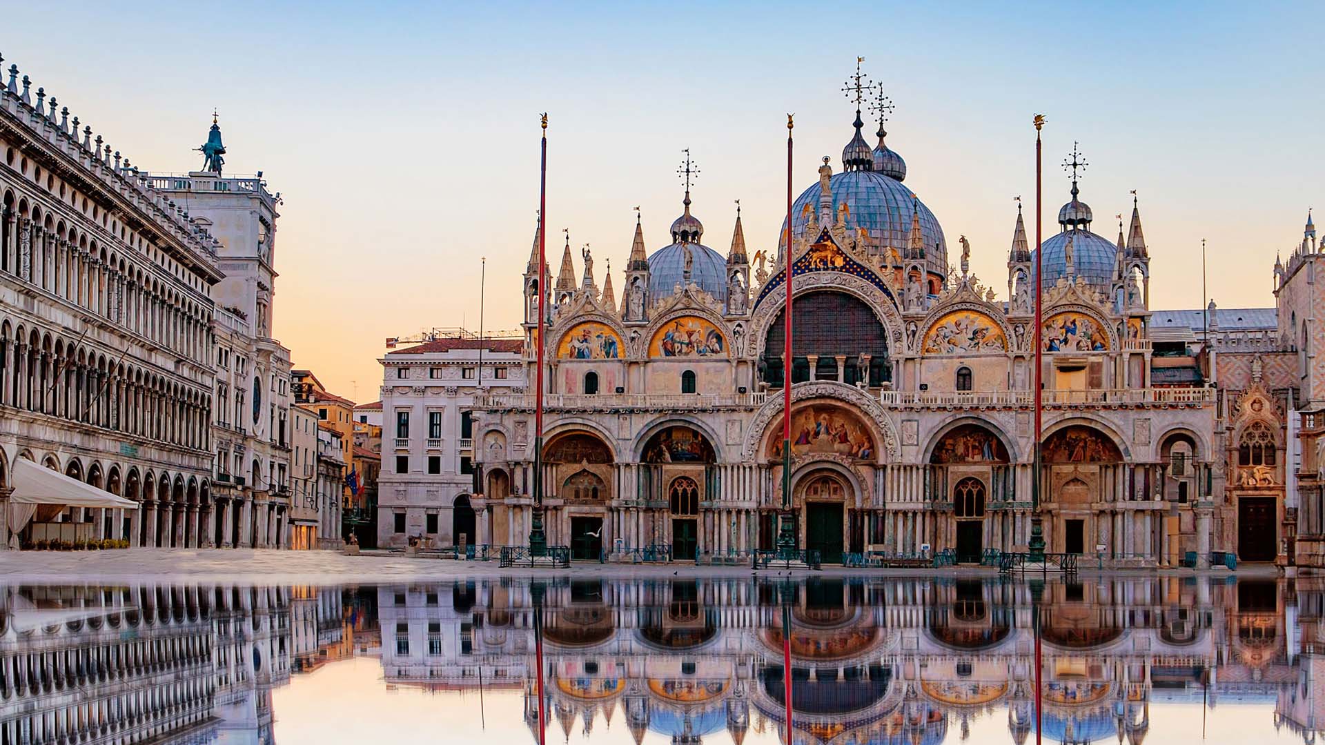 A walking tour of Venice, the Doge's Palace and St. Mark's Basilica