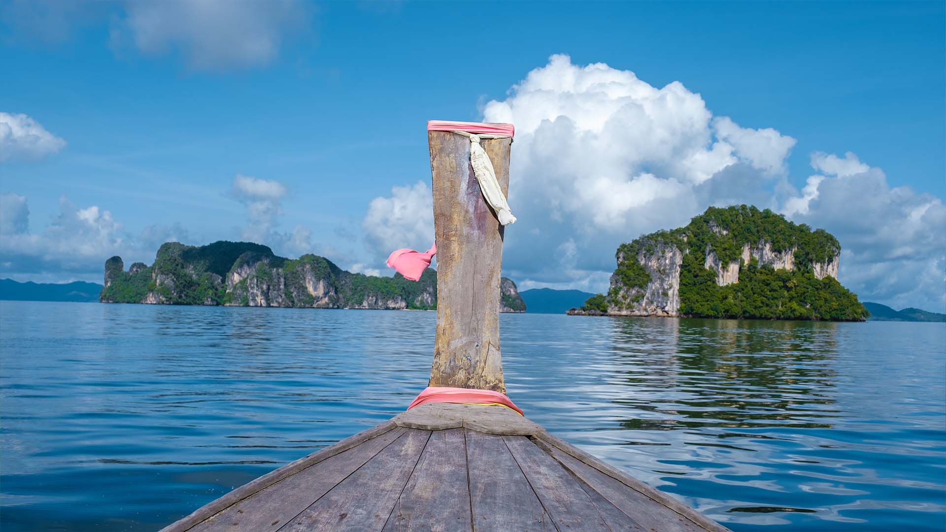 A private long-tail boat tour of Bangkok's historic canals