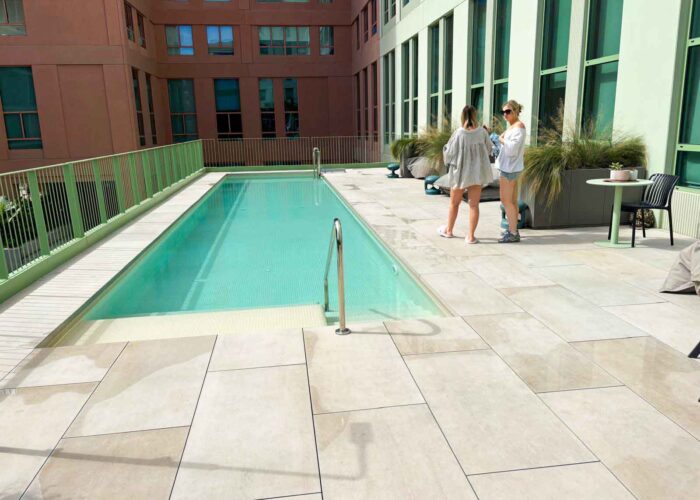 Barcelona Housing Swimming pool and outdoor space